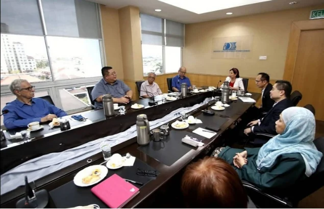 Discussion at the meeting with the Institute for Development Studies