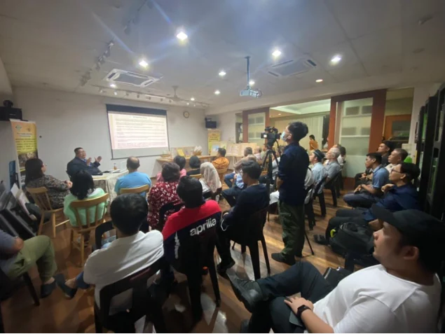Audience attending the Mengkabong history talk