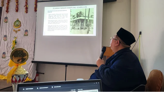 A presentation on Kampung Sembulan history