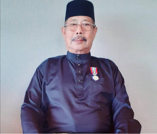 Portrait of Jeffri bin Mohd Asi in traditional dress
